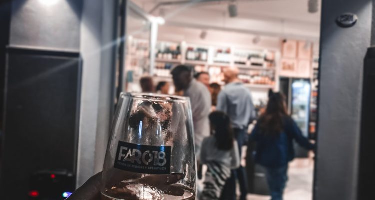 Copa de brindis de Faro18 SHOP Tienda de Bebidas y Alimentos